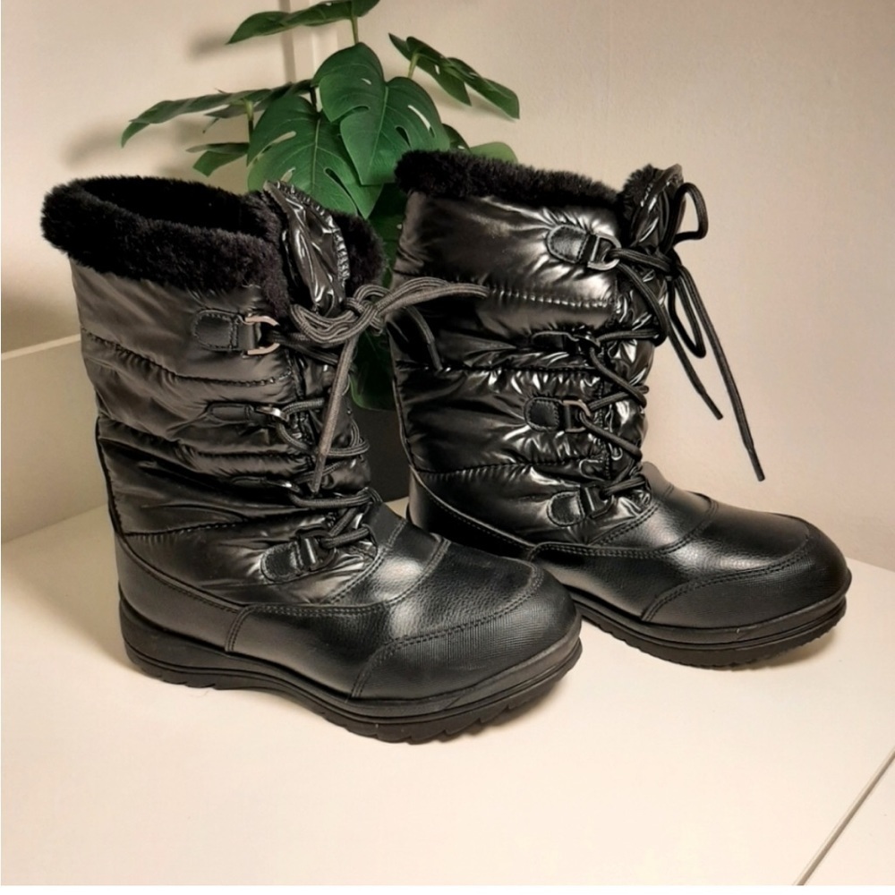 Easy Spirit Black winter snow boots sz 10 warm fuzzy